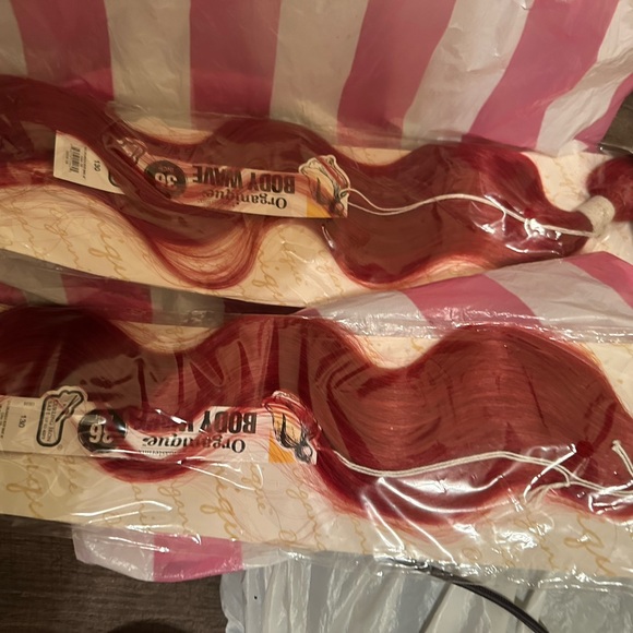 613 body wave closure and red body wave extensions - Picture 5 of 5